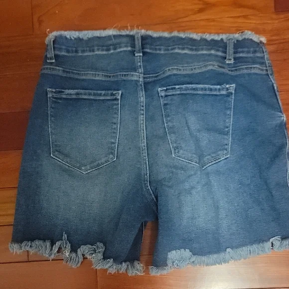 KanCan Frayed Hem Blue Jean Shorts - Picture 7 of 8